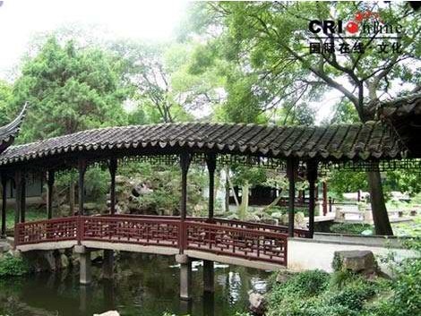 蘇州園林橋的數目眾多，妝容秀美，體量適中，光彩淡雅，風格各異。拙政園 小飛虹廊橋