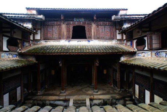 堡內的建築都是木制的