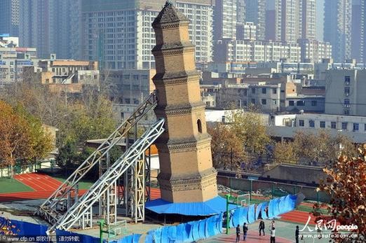 西安明朝古塔萬壽寺塔嚴重傾斜
