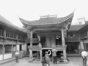 嵊州谷來鎮呂岙村有個古宗祠