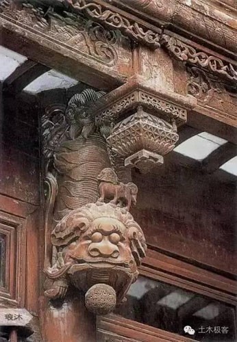 頭頂上的華麗：中國古建築之“雀替”