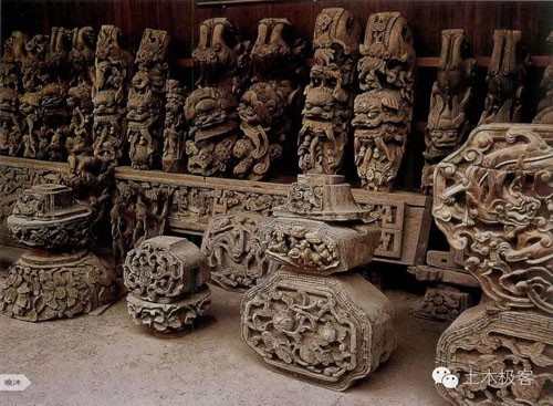 頭頂上的華麗：中國古建築之“雀替”