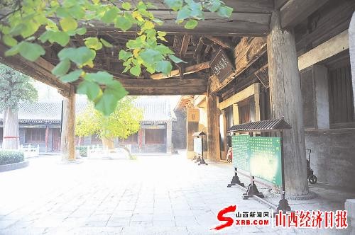 “兩殿”相接的罕見形制
