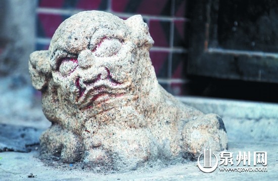 “老先生”獅子一副昏昏欲睡狀