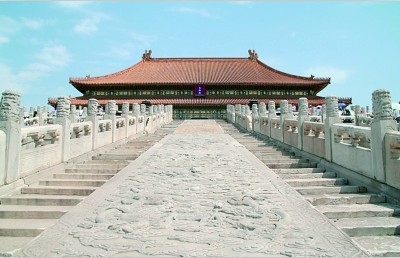 神的建築與“人”的建築