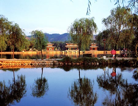 水心榭，是連接宮殿區和湖區的建築。