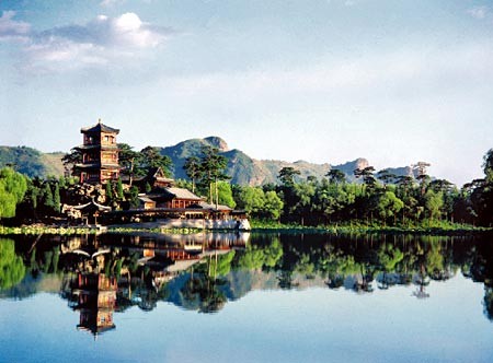 避暑山莊湖區景點之一的“天宇鹹暢”