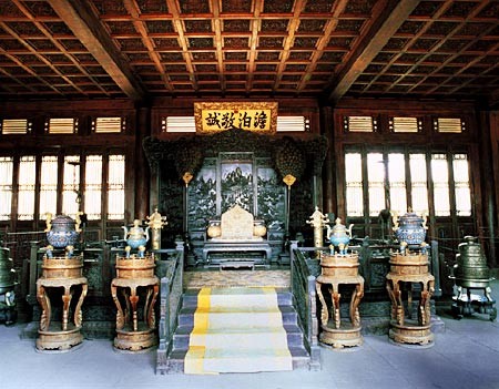 澹泊敬誠殿，為避暑山莊正殿。