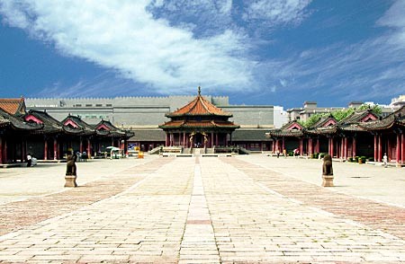 大政殿系八角重檐亭子建築