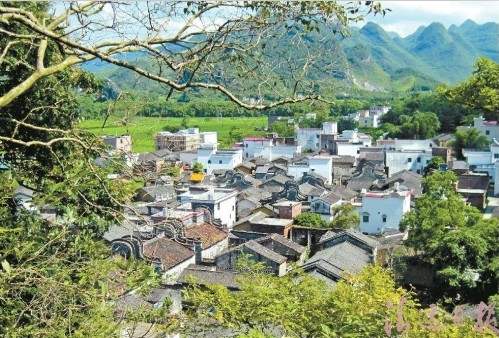 新樓古屋,相映成趣