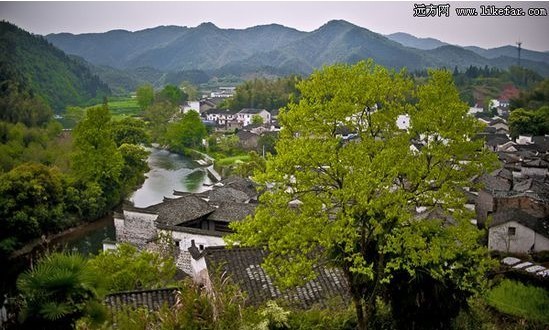 文閃河繞坑口村流淌而過