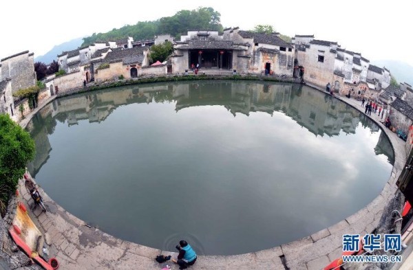 這是宏村古村落月沼景區的街巷