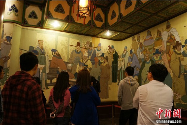 “人傑”主題壁畫。畫面上生動地描繪了江西歷代名人，如陶淵明、王安石、歐陽修等