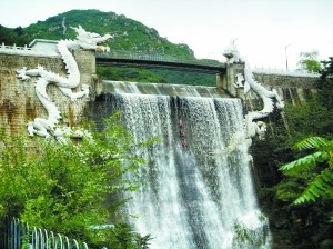 白龍潭裡古跡多