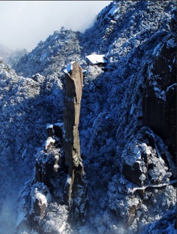 巨蟒出山
