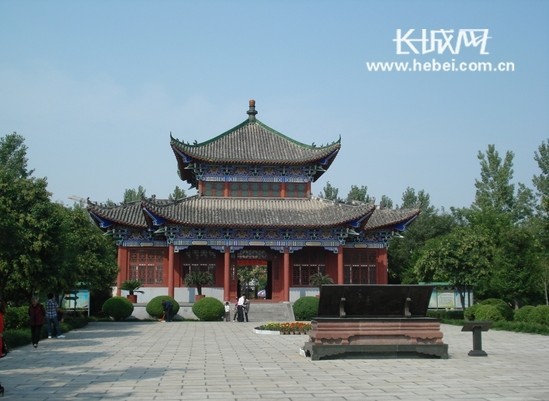 古色古香的霸陵橋景區入口