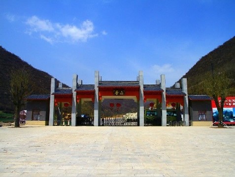 照金香山
