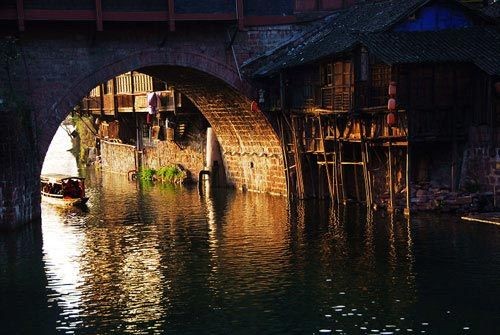 鳳凰古城湘西歷史煙雨塵囂