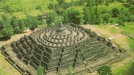 婆羅浮屠不可思議的寺廟