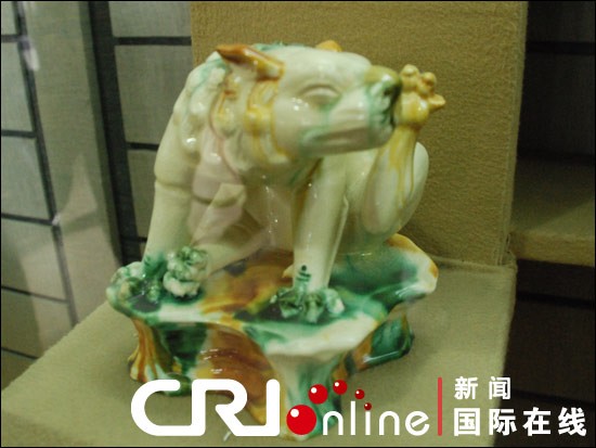 三彩獅子