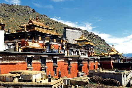 文革後復建的貢唐倉金塔 