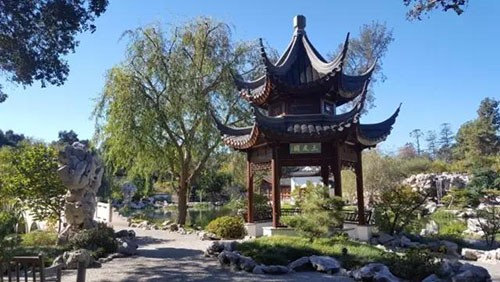 東部區域的重檐六角亭（三友閣）