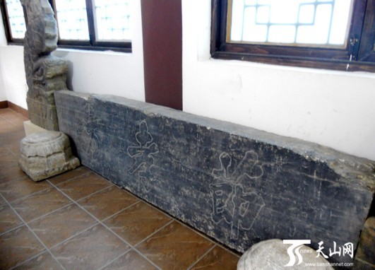 曹禺故居博物館內展出的“節孝坊”