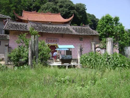 6根北宋遺留下來的石柱依然伫立在千年古剎興慶禅寺的門口