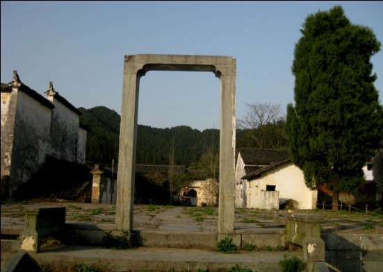 這裡很多老建築只剩下一點地基