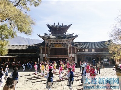 現在的寺登戲台經常有當地的白族文化活動