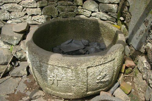 村民家中的古石器