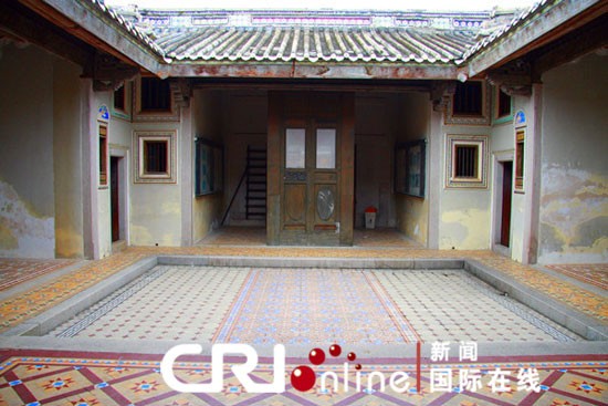 從意大利等國進口的瓷磚歷經百年鮮艷如新