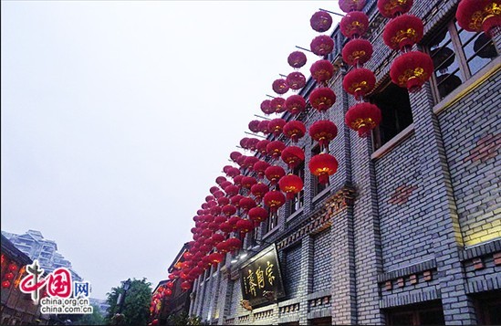 雨中的青磚、黛瓦、紅燈籠，影影綽綽的，都是老福州的掠影