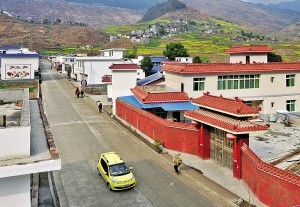 田壩鎮寬暢整潔的新華新村公路