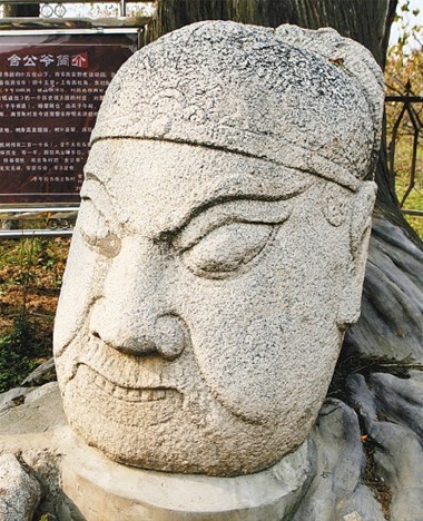 南豆角村的社公爺石像