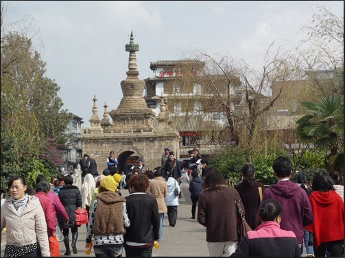 坐落在古鎮內的金剛塔