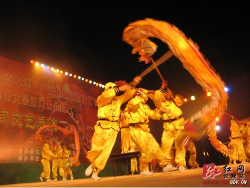 三人龍在雲南第五屆少數民族運動會上表演獲金獎