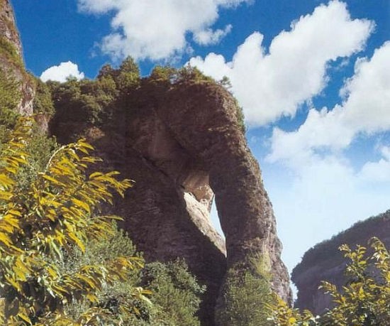 巖泉景觀