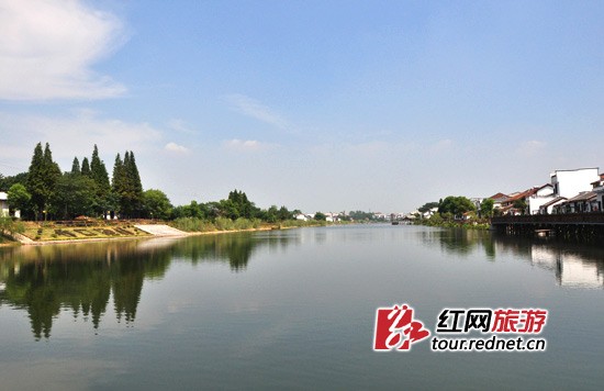 喬口古鎮，湖水清澈如鏡