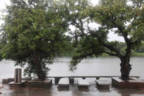 雨中朗頭村美景