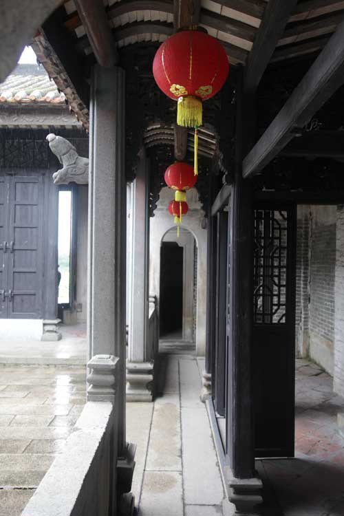 谷诒書室裡的門郎，建築古樸韻味甚濃