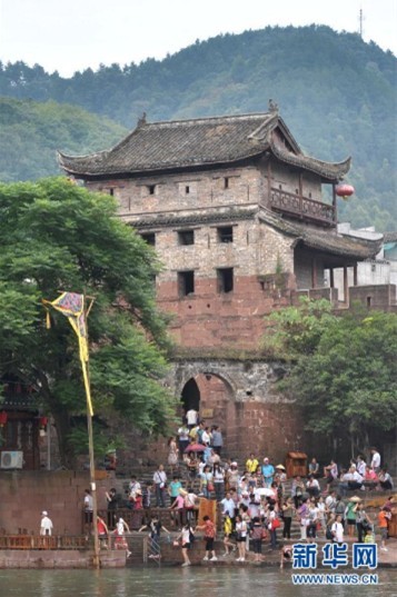 湖南湘西鳳凰古城：水碧山青美如畫