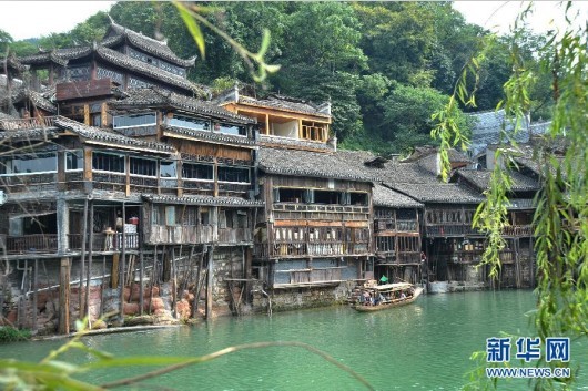 湖南湘西鳳凰古城：水碧山青美如畫