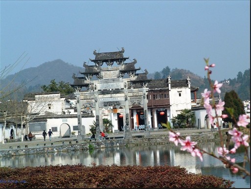 桃花源裡人家，白雲深處仙境