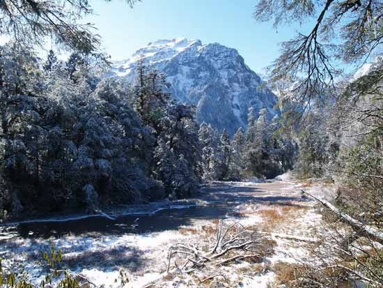 四川甘孜海螺溝溫泉：溫泉雪景 