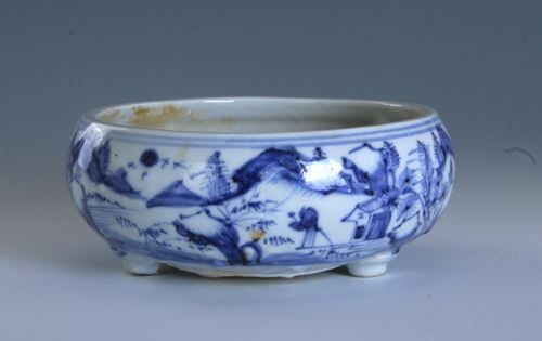 清 青花藍地開光“喜上眉頭”紋盤