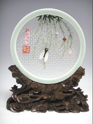 王龍才的陶瓷作品《瓷塑蟬鳴》