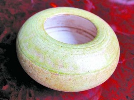 黃釉水盂（唐代）