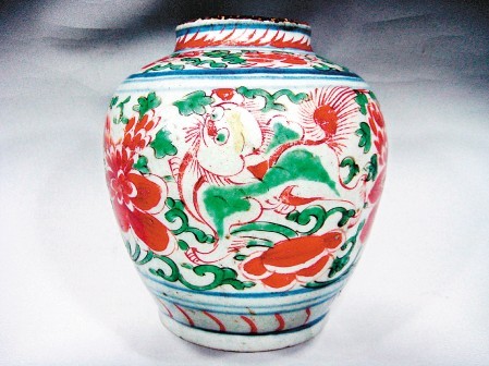 明代五彩獅子穿花燈籠罐