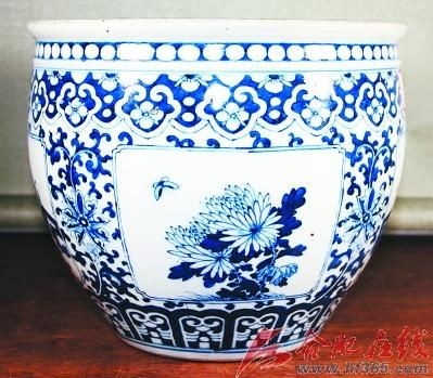 清嘉慶 青花開窗畫缸 